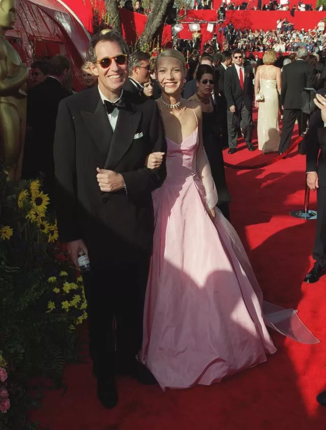 Oscars/Gwyneth Paltrow & father