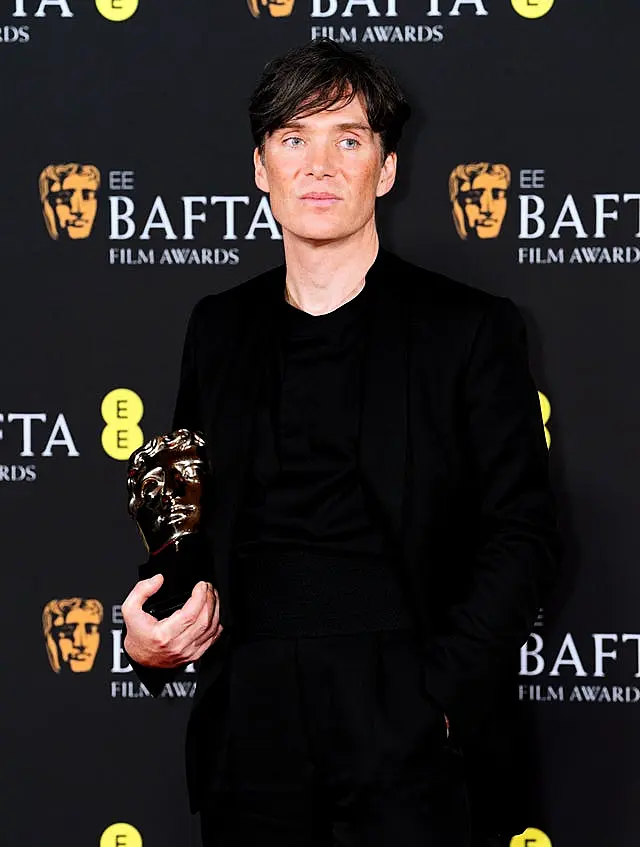 Cillian Murphy holds his Bafta award