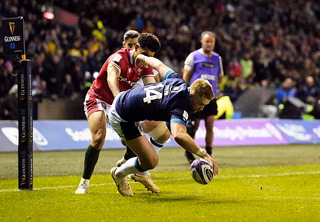 Kyle Steyn scores a try for Scotland