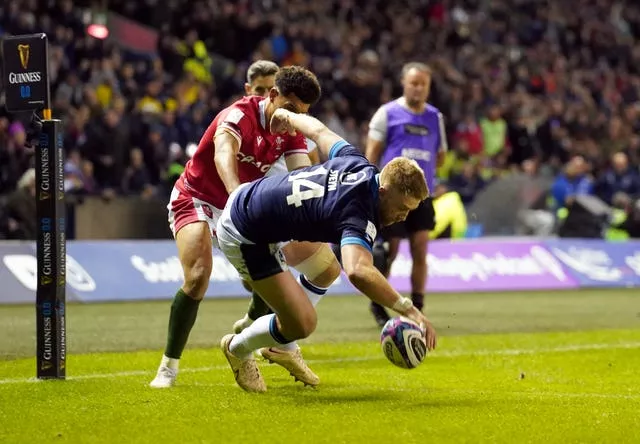 Kyle Steyn scores a try for Scotland