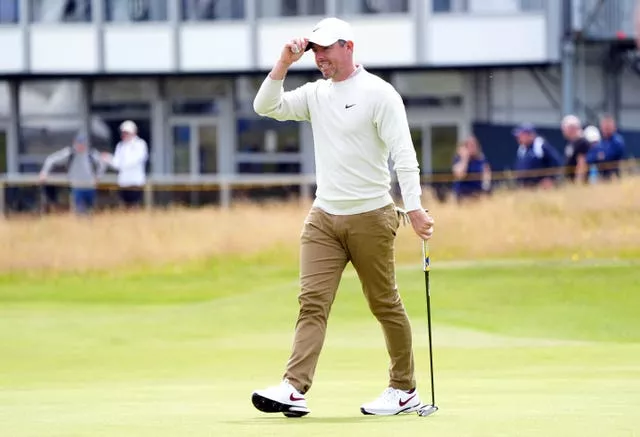 Rory McIlroy tips his cap after putting