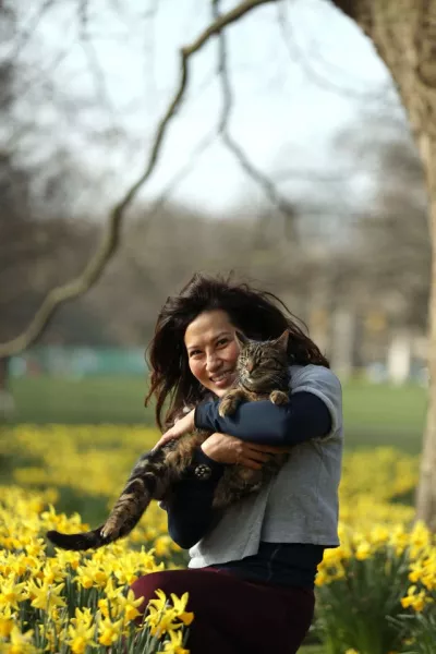 Serena with her cat, Chummy, among the daffodils in London
