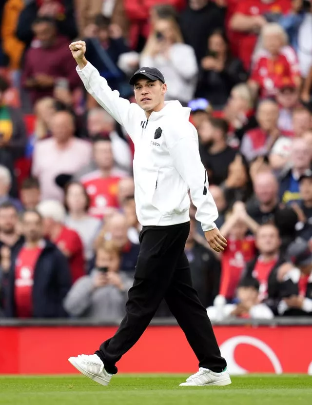 Manchester United’s new signing Manuel Ugarte was introduced to the fans