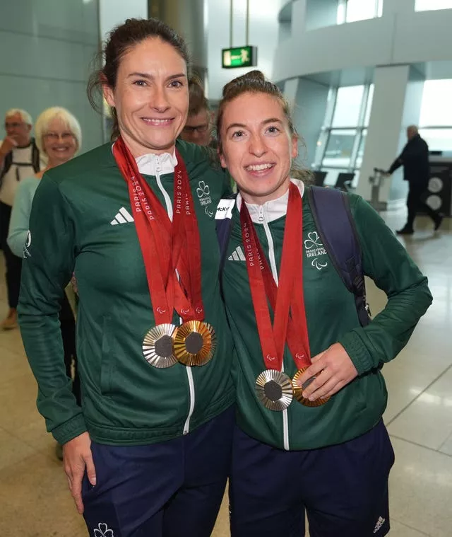 Ireland’s Katie-George Dunlevy and pilot Linda Kelly with their medals at Dublin Airport