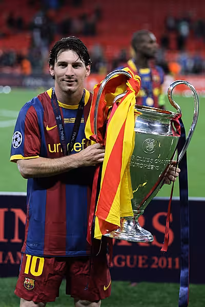 Lionel Messi lifts the Champions League trophy in 2011