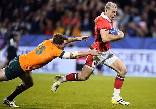 Gareth Davies scored Wales' first try