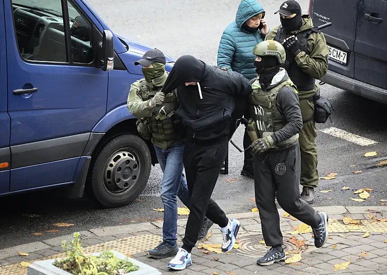 Police Carrying Clubs Arrest More Than 500 Protesters In Belarus