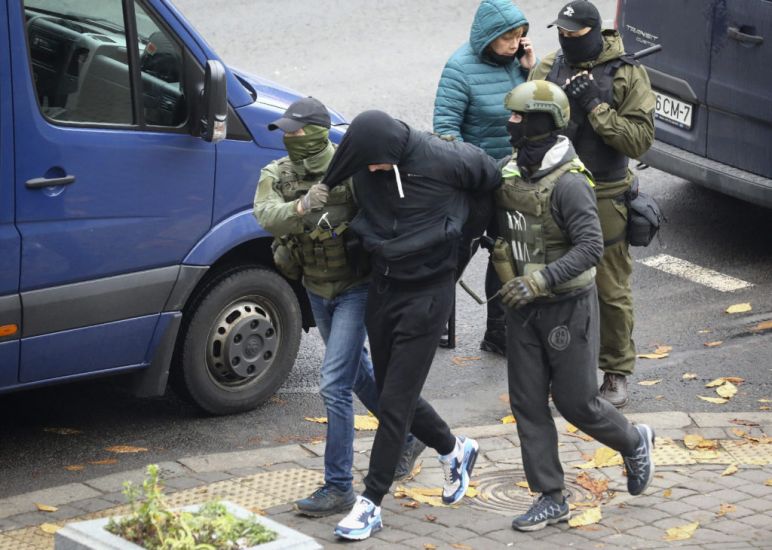 Police Carrying Clubs Arrest More Than 500 Protesters In Belarus