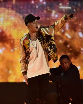 Justin Bieber Among Performers As Cma Awards Disrupted By Coronavirus