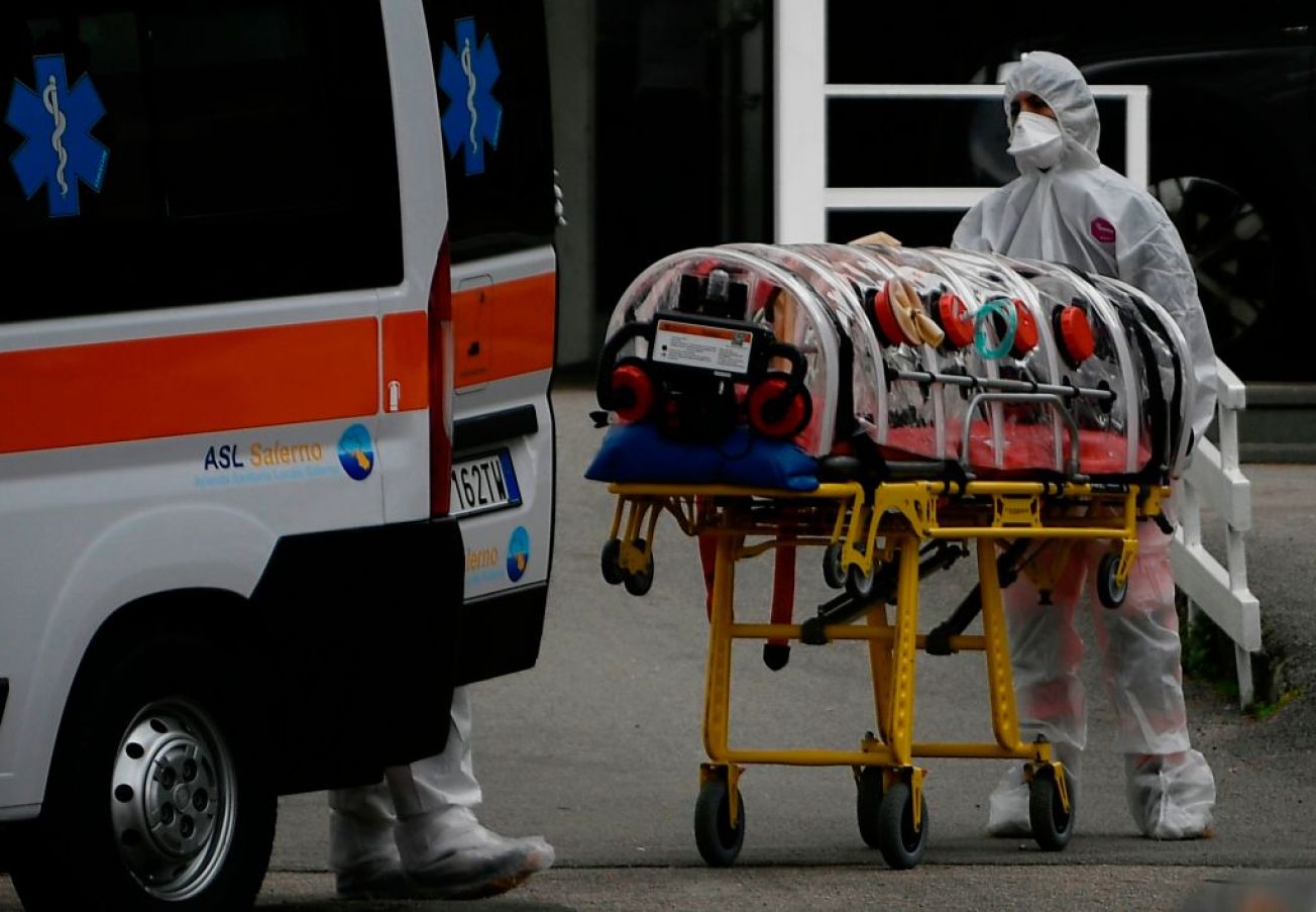 Medical Workers Arrive In An Ambulance With A Covid-19 Patient On A Stretcher To The Infectious Diseases Emergency Unit At The Cotugno Hospital In Naples. Photo: Ivan Romano/Getty Images