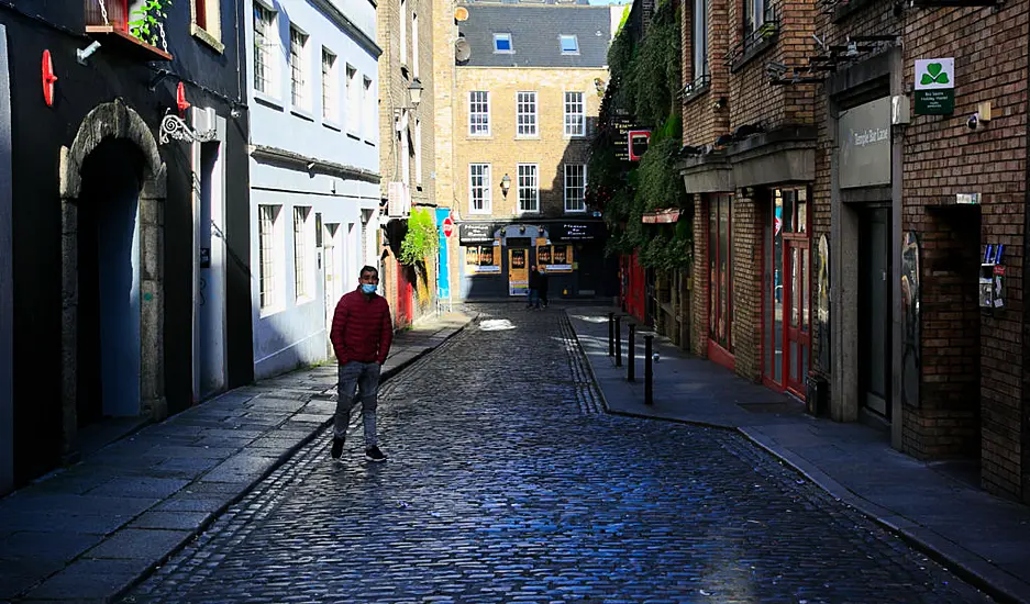 Dublin Pub ‘Furious’ At Video Of Crowd Reportedly Drinking Outside Its Doors