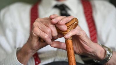 Families &#039;Dreading Christmas&#039; If Nursing Home Visits Are Not Allowed