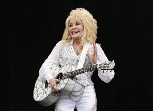 Dolly Parton To Star In Late Late Show Country Music Christmas Special