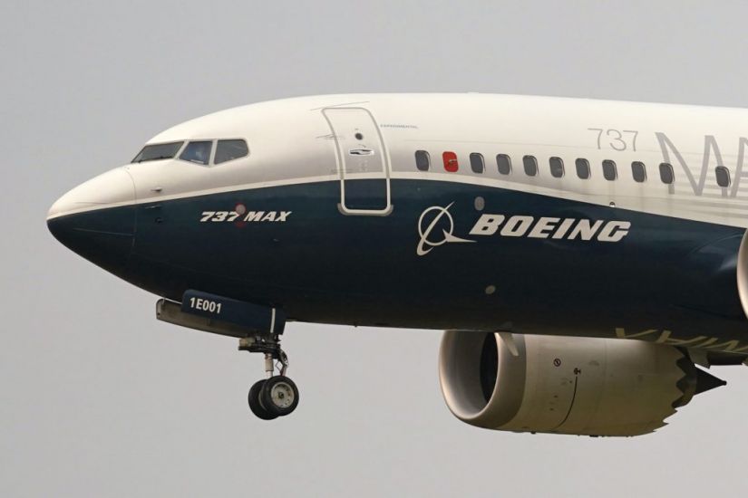 Us Aviation Officials Clear Grounded Boeing Jet For Flight