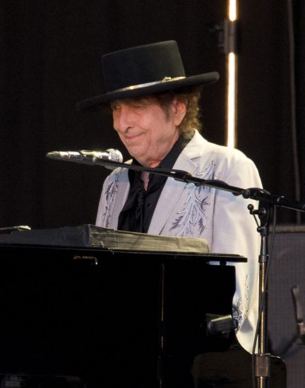Bob Dylan Papers, Including Unpublished Lyrics, Sell For Nearly $500,000