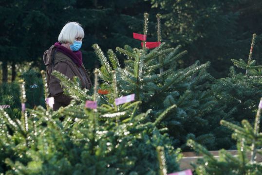 Government Understands Plan To Relax Christmas Restrictions Is A Risk, Sources Say