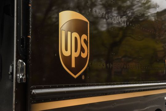Gang Of Ups Employees Ran Phone Stealing Operation, Court Hears