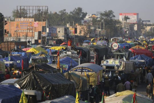 Indian Farmers Continue Protest Despite Talks Offer