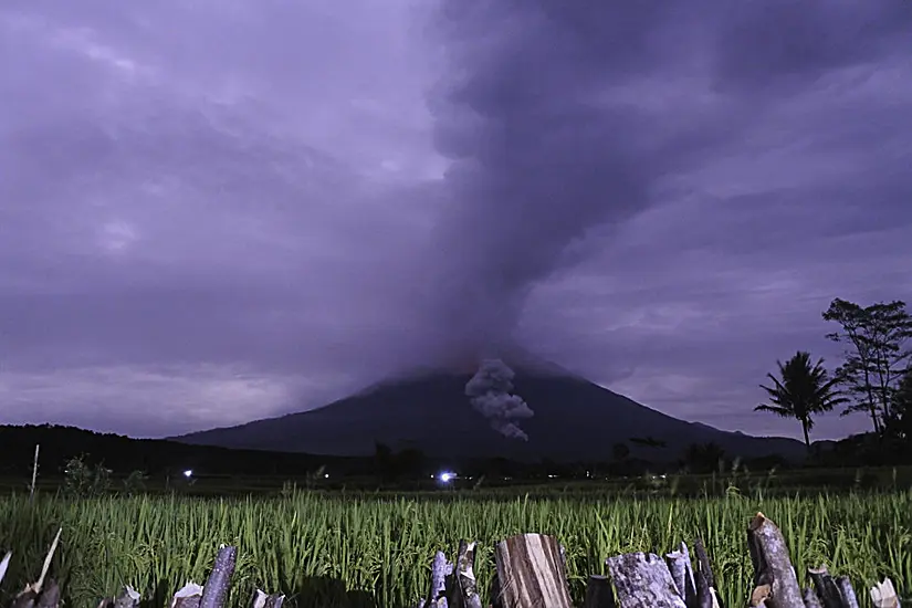 Thousands Flee As Activity In Indonesian Volcanoes Increases