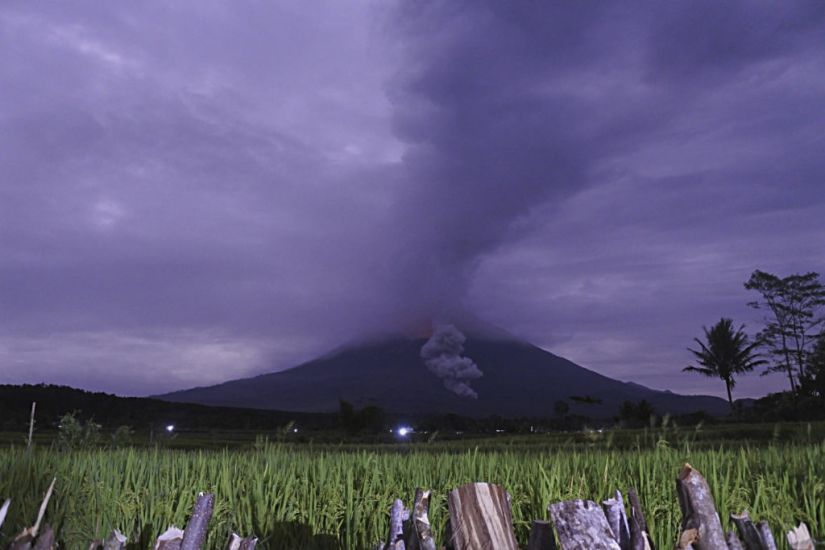 Thousands Flee As Activity In Indonesian Volcanoes Increases