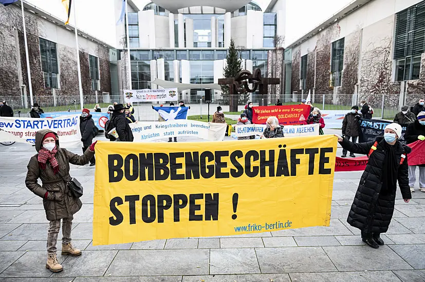 Peace Protesters Form Human Chain Outside German Parliament