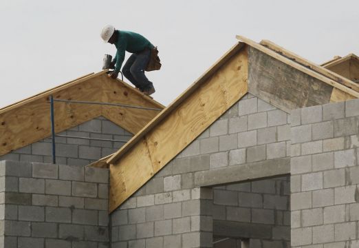State Seeks To Overturn Court Ruling On Minimum Pay In Building Sector