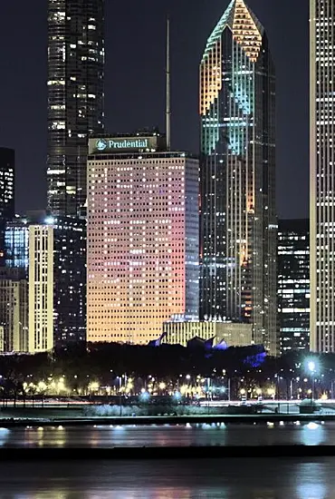 Huge Building In Chicago Lit Up With 'Mayo For Sam' Sign