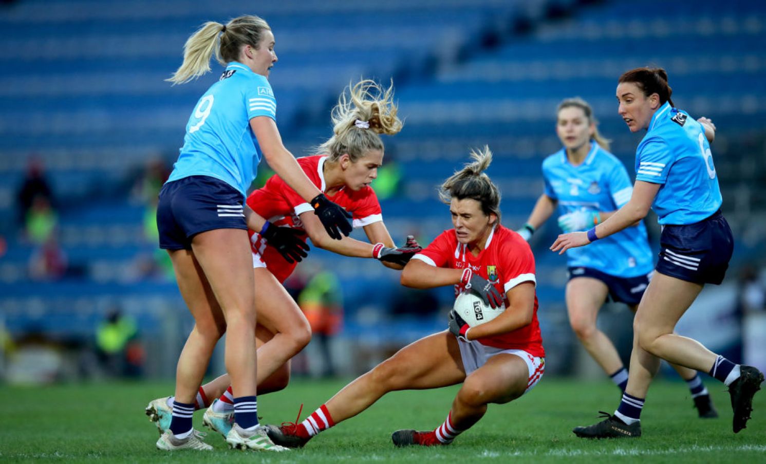 Dublin's Jennifer Dunne With Doireann O'sullivan And Maire O'callaghan Of Cork. Credit ©Inpho/Ryan Byrne