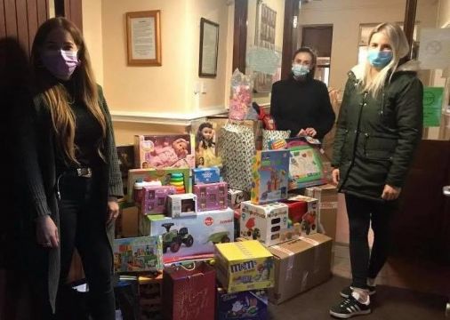 Santa Claus Anonymous: Irish Mothers' Lockdown Project Delivers Toys To Hundreds