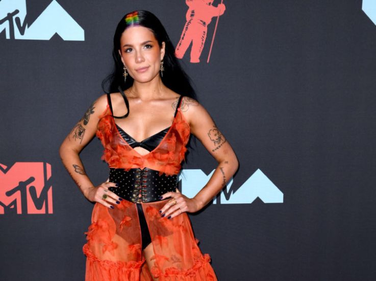 Halsey Apologises Over Eating Disorder Picture
