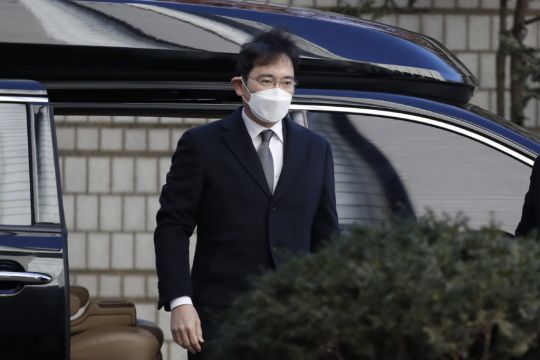 Prosecutors Seek Nine-Year Prison Term For Samsung Chief Lee