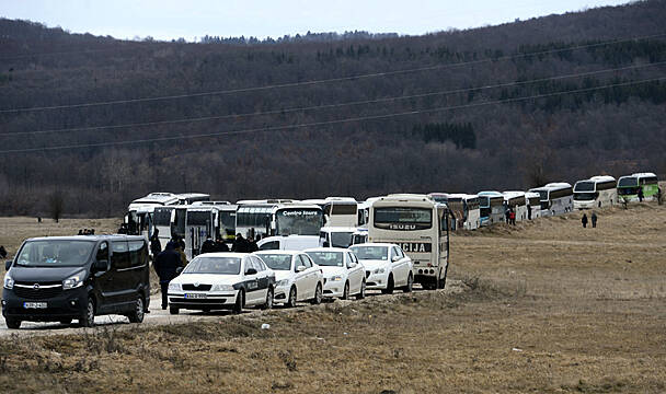 Migrants From Bosnia Camp Kept In Buses As Relocation Halted