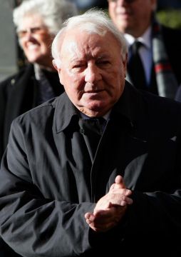 Former Man United And Scotland Manager Tommy Docherty Dies Aged 92