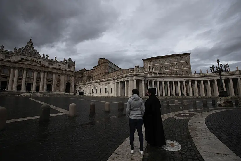 Pope Pushes Through Nerve Pain To Give New Year’s Blessing