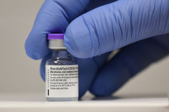 Government Considers Extending Gap Between Pfizer Vaccine Doses