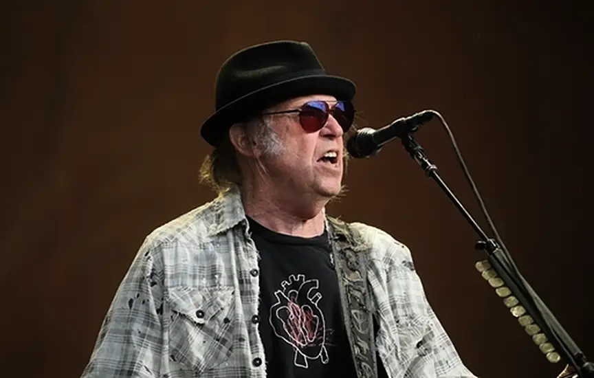 Neil Young To Spotify: Either Remove My Music Or Joe Rogan Podcast