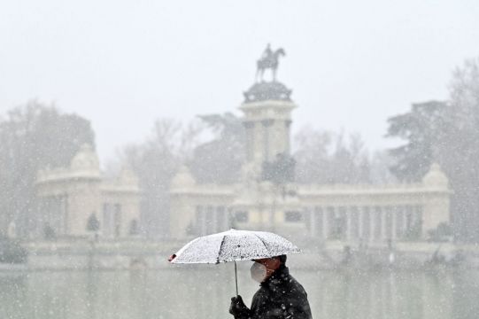 Freezing Madrid Braces For Heaviest Snowfall In Decades
