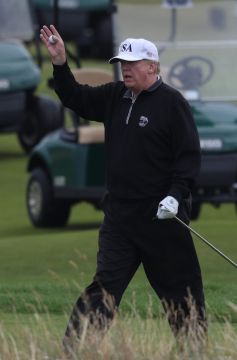 Nicola Sturgeon Warns Trump Against Scottish Golf Trip