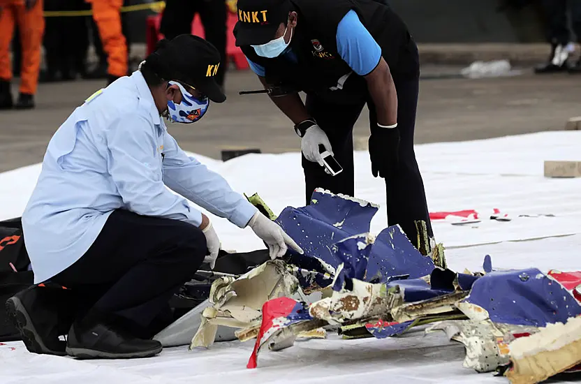 Indonesian Divers Find Plane Wreckage And Black Boxes In Java Sea