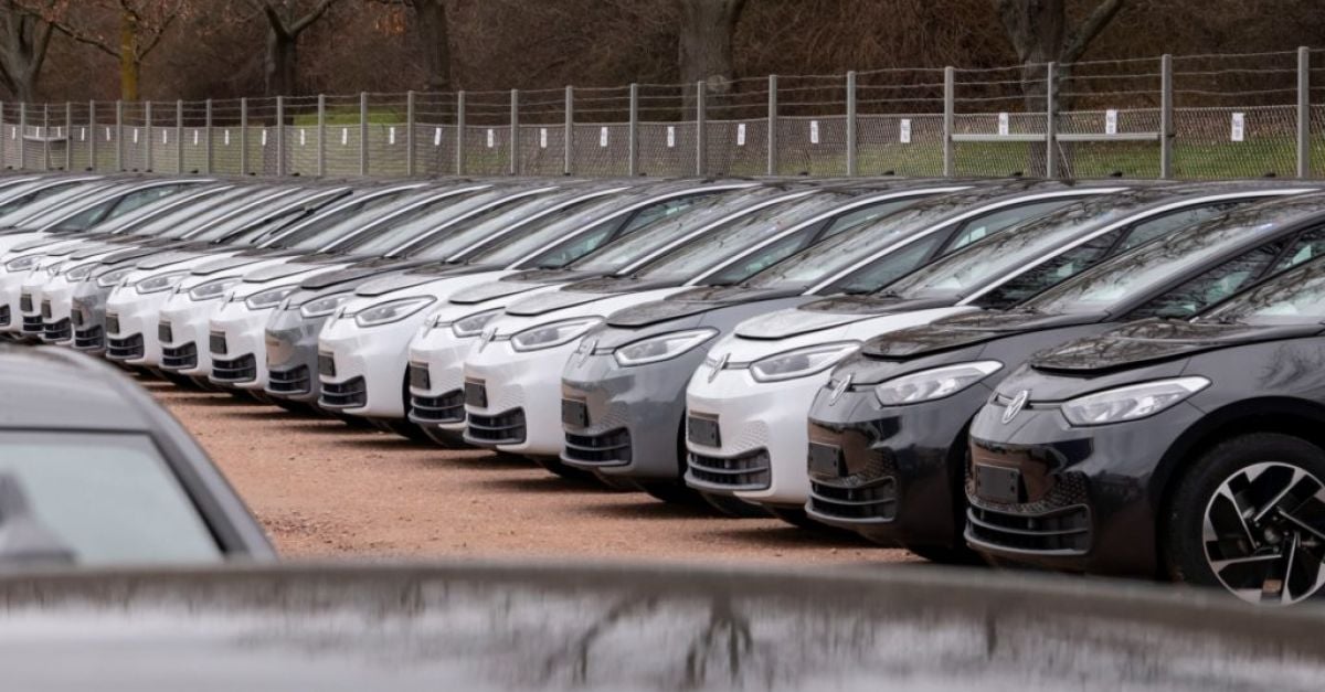 Продажбите на нови автомобили са се увеличили с 15%, но пазарният дял на EV остава статичен
