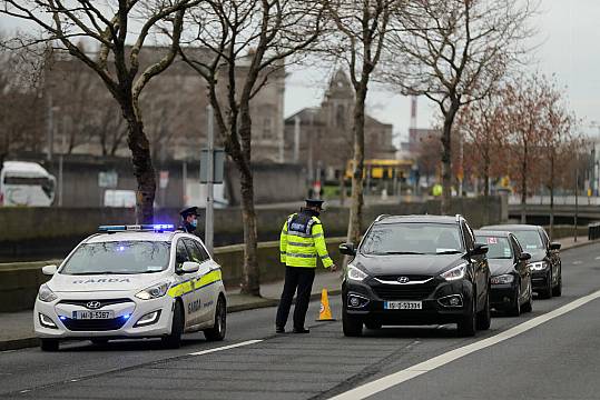 Gardaí Install Checkpoints On Non-Essential Airport Travel In New Operation