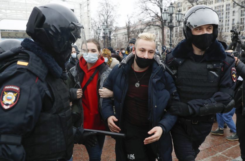 Russia Arrests 350 Protesters Demanding Navalny’s Release