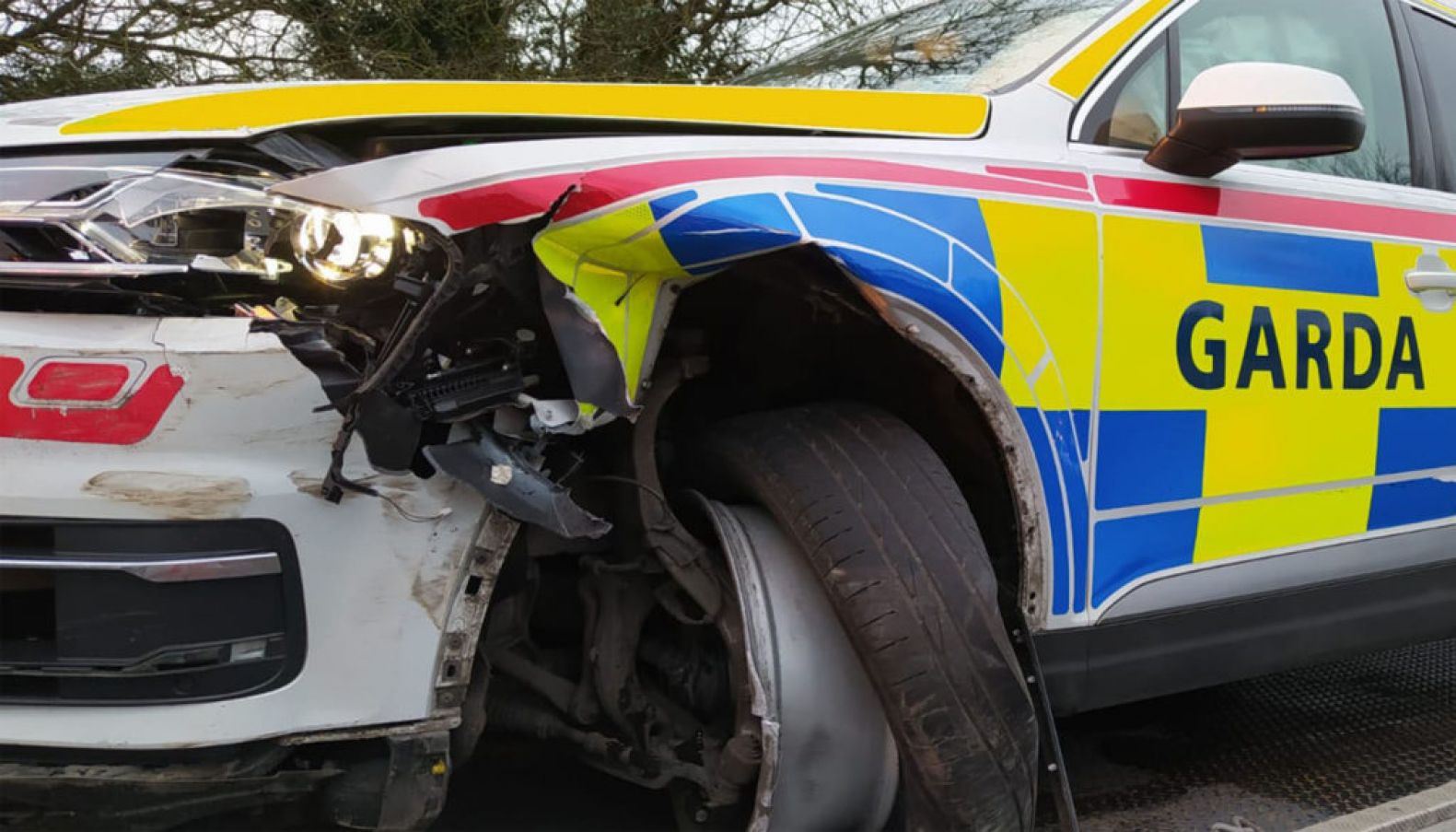 23/1/2021  A Damaged Armed Support Garda Car Which Collided With A Black Audi In Baunacloka, Mungret, Limerick. Photograph Press 22