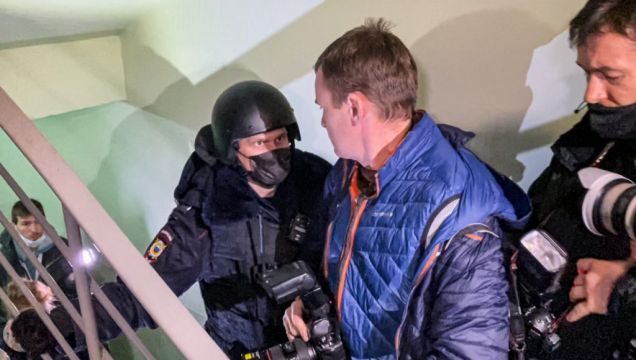 Alexei Navalny’s Brother Arrested During Police Raids On Moscow Apartments