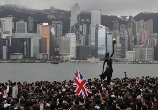 Thousands Flee Hong Kong For Uk Fearing China Crackdown