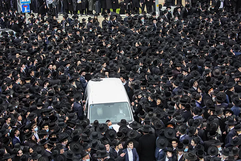 Thousands Flout Pandemic Rules To Join In Jerusalem Funeral