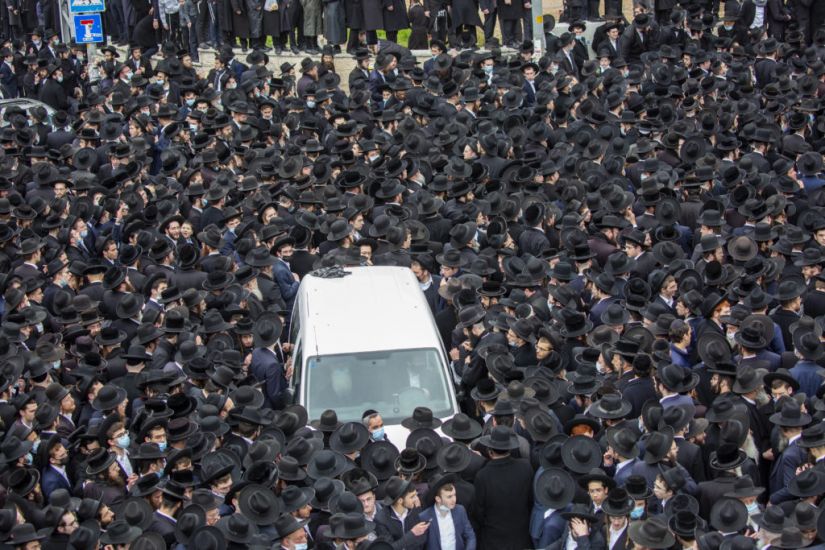 Thousands Flout Pandemic Rules To Join In Jerusalem Funeral