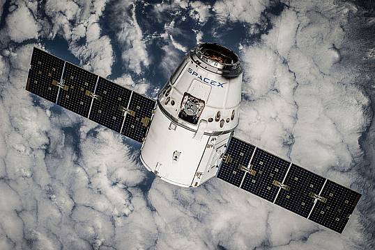 Us Billionaire Buys Spacex Flight To Orbit Earth With Three Others