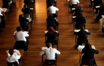 Opposition Parties Call For Immediate Decision On Leaving Cert