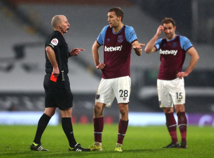 Mike Dean Asks To Sit Out Round Of Premier League Games After Death Threats